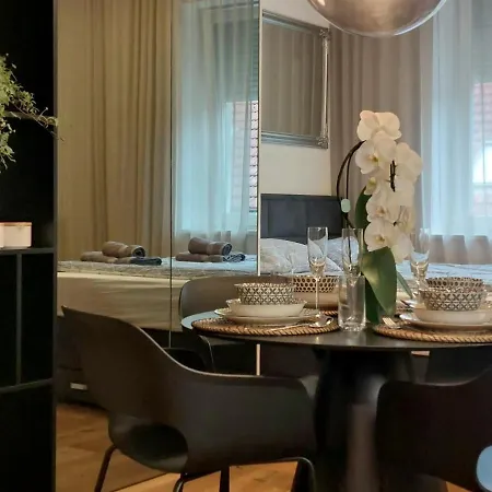 Apartment Ju3 *